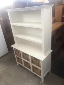 Kitchen Cabinet with drawers in fantastic condition