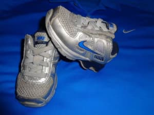 NIKE AIR TURBO II INFANT SNEAKERS US 5C IN GREAT CONDITION