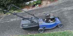 Not working Victa Vantage 4 stroke petrol lawn mower for parts