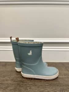 Crywolf gum boots size 30