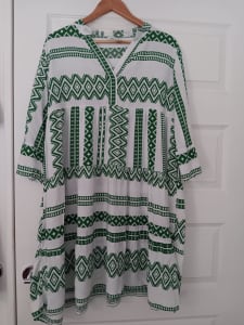 Green & white summer dress size 10-12