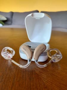 Pair of Signia Motion hearing aids. Bluetooth, rechargeable