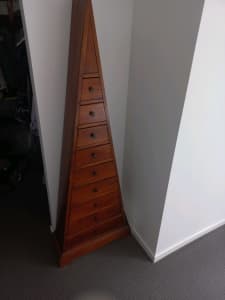 Tall drawer cabinet