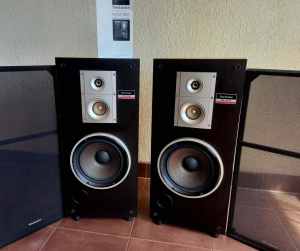 Vintage TECHNICS SB-2450 speaker system..