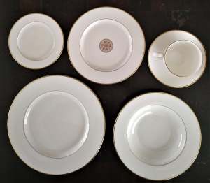 NEW ROYAL DOULTON Contemporary Trent Dinner Set with Teacups & Saucers