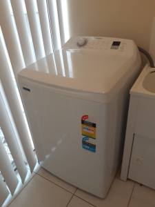 8kg Simpson washing machine very good condition
