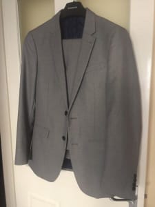 Men’s suit size 32/36 $50