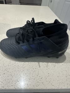 Football / Soccer Boots - kids size 5