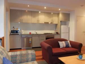 In GLEBE, rent a 2 Bedroom furnished Apartment close to Everything.