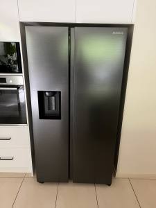 Samsung fridge 635L Side By Side. No plumbing needed. (Kallangur)