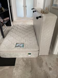 Fortywinks Crown Backcare Wool King single bed & mattress. As new!
