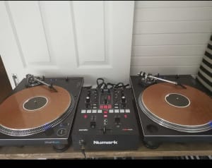 DJ setup - Numark scratch mixer and Stanton digital turntables