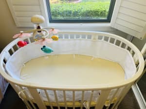 Stokke cot mattress bumper sheet in excellent condition