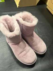 Ugg boots in ladies US 5