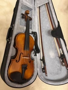 Violin 1/2 size with case, bow, shoulder rest and rosin