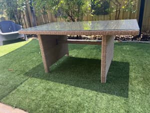 OUTDOOR TABLE