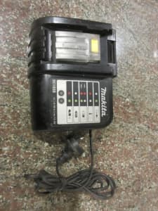 Makita battery charger DC 18SD in excellent working order