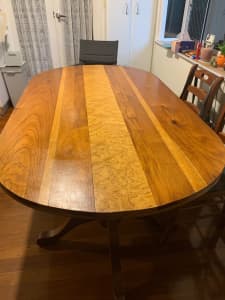 Oval dining table with pedestal legs