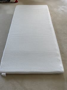 Single Knapstad mattress topper