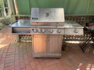 4 Burner Stainess BBQ with wok burner
