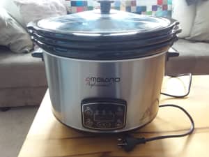 Anbiamo Slow Cooker with three different size bowls.