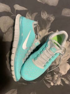 Women's Tiffany blue Nike free run size 9.5