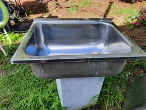 Stainless steel laundry tub