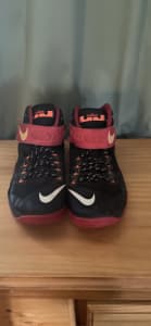 Nike zoom LeBron Soldier 8 size us 11