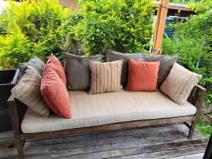 Day Bed with Cushions 