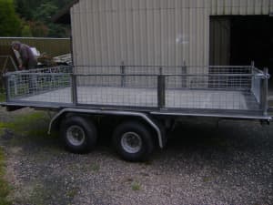 Trailer flat top with cage around