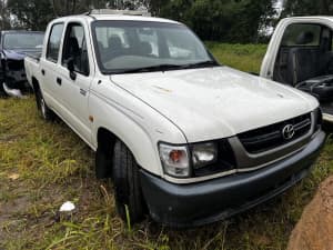 Wrecking a 2001 Toyota Hilux Dual Cab Petrol
