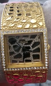 GUESS GOLD WATCH WITH SWAROVSKI CRYSTALS (NEW)