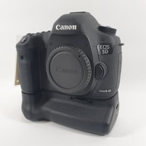 Canon EOS 5D DSLR camera Body only (232357)