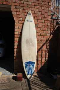 Surfboard, 7 ft, 3 fins.