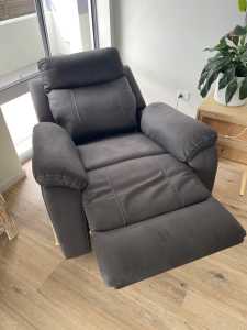 Luximo Single seat Recliner electric 3 Functions as new