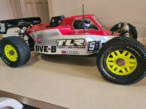 TLR 5ive-b buggy never used 