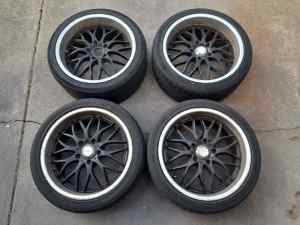 Commodore 18 inch Mags & Tyres ×4