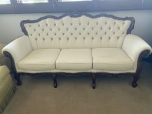 Italian Style Lounge suite excellent new condition