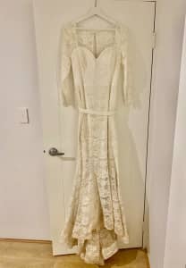 Lace wedding dress for sale 
