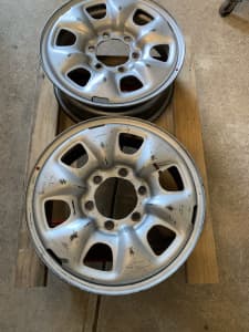 Hilux 16 inch rims and tyre plus Rodeo calipers