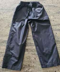 Size 4: Macpac Kids Pack-It Pants (rain pants) - Black