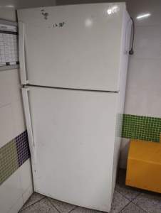 Huge refrigerator LG brand without racks for sale