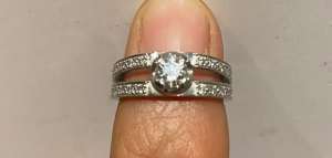 18K white Gold Engagement Ring