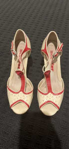 Vintage retro look red & cream heels 38