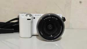 Sony NEX-5R Digital Camera w/ 16-50mm f/3.5-5.6 PZ OSS Lens