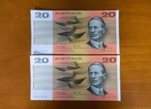 2 x Consecutive 1979 Knight/Stone $20 AUNC Australia Bank Notes