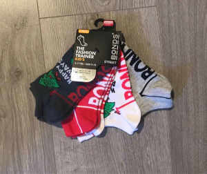 (Brand new) Bonds kids Christmas socks 4 pack (size 9 - 12)