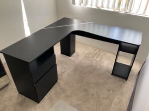 Small black corner desk, 150 cm x 150 cm