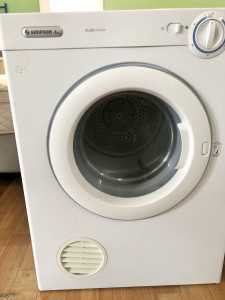 Simpson 4.0kg dyer with good condition with three months warranty