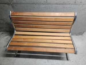 Bench with chromed legs